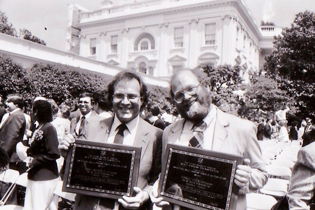 Ben & Jerry mostram as placas do prémio recebido